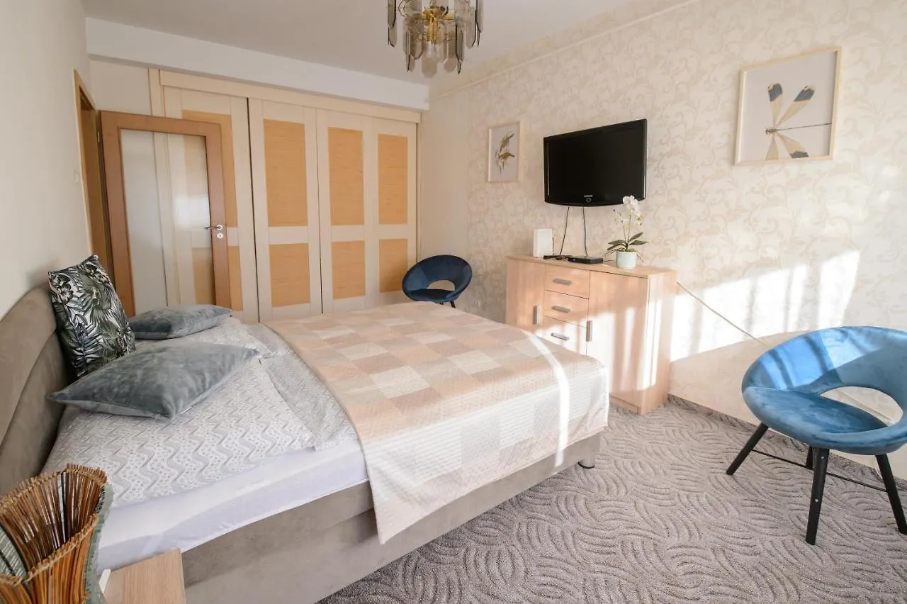 Lujzi Apartman Eger